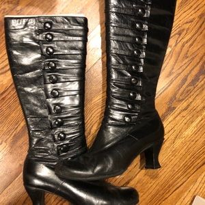 Boot- black with buttons 10